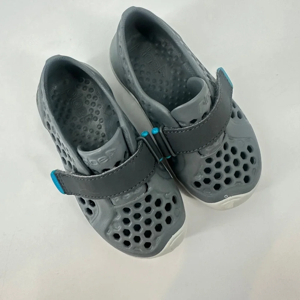 PLAE Water Shoes Sandals Gray Adjustable Strap Kids‎ Size 8